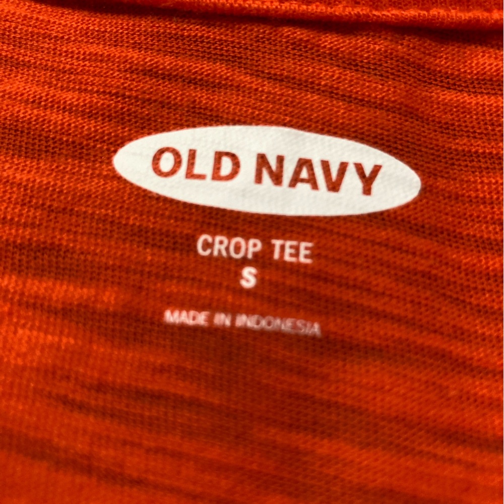 Old Navy Cropped Tee - Picture 3 of 4